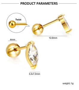 Vue détaillée des boucles d'oreilles marquise en zircon plaqué or avec fermoir à bille