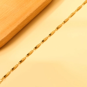 Minimalist 18K gold plated stainless steel anklet with twisted rectangular link design