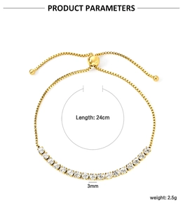Détail du bracelet réglable en acier doré avec des pierres en zircone cubique ronde de 3mm