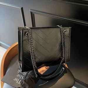 Women Large Capacity Tote Bag PU Leather V Quilted Chain Shoulder Crossbody Handbag Casual Fashion