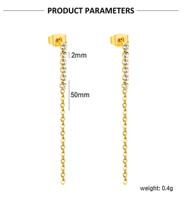 Vue détaillée des boucles d'oreilles chaîne dorées 50mm avec cristaux et spécifications