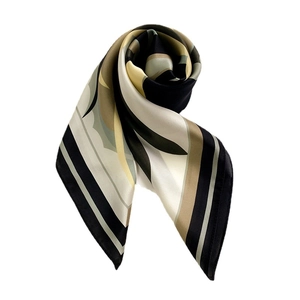 Elegante foulard di seta nero, bianco e oro con stampa astratta e finitura in raso lucido