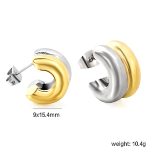 Detailed size view of two-tone chunky C-shaped earrings measuring 9x15.4mm and weighing 10.4g