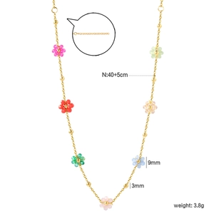 Collier à fleurs perlées colorées en acier inoxydable doré pour femmes avec dimensions