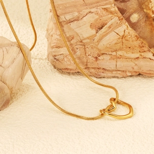 Collier élégant plaqué or 18 carats avec pendentif cœur creux et chaîne serpent fine