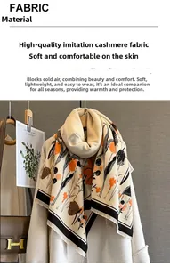 Détail d'une écharpe fleurie en imitation cachemire avec franges et motifs d'automne