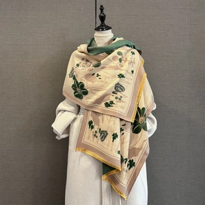 Écharpe florale vintage épaisse avec jacquard papillon et pompons dorés pour l'automne