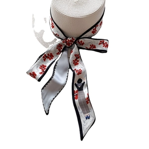 Chapeau canotier crème élégant avec ruban de soie à imprimé floral style pastoral