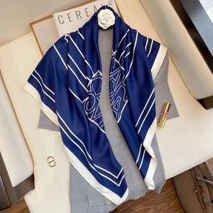 Elegante Foulard Quadrato in Raso da Donna 90cm Finta Seta Stampa Geometrica con Lettere Scialle alla Moda per Ufficio