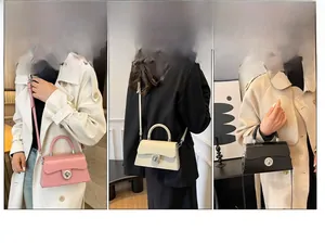 Vues détaillées du sac boîte carré montrant les styles porté épaule, croisé et à la main