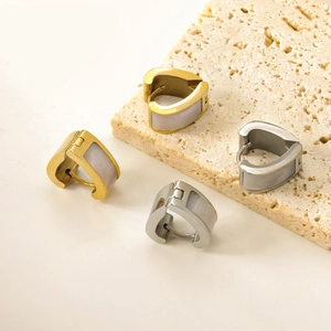 Boucles Oreilles Huggie En Forme Cœur Acier Inoxydable Avec Nacre Plaqué Or 18K Minimaliste Pour Femmes