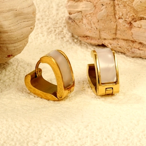Boucles d'oreilles cœur en acier inoxydable doré 18K avec nacre sur fond minéral