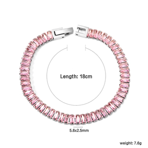 Details des rosa Kristall-Tennisarmbands mit 18cm Länge und 7,6g Gewichtsangabe