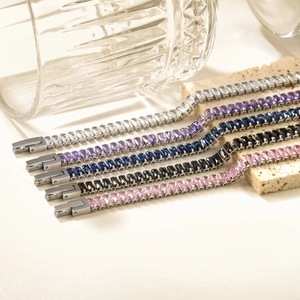 Tennisarmband-Set mit rechteckigen Zirkonia-Steinen in fünf lebhaften Farben