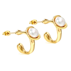 Boucles d'oreilles perles dorées en forme de C avec finition métallique polie