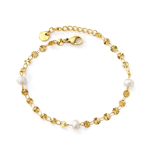 Bracelet élégant en acier doré avec maillons texturés et perles blanches nacrées