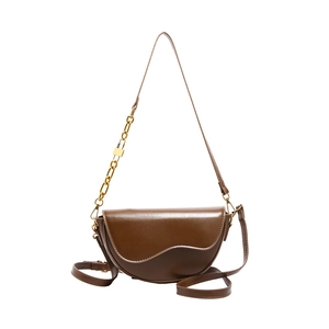 Vintage PU Leather Saddle Bag For Women Fashion Crossbody Shoulder Handbag With Gold Chain And Wave Flap Design