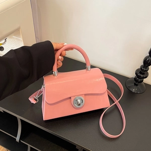 Sac Bandoulière Rétro En Cuir PU Brillant Pour Femmes Avec Serrure Ronde Argentée Et Poignée Supérieure Sac À Main Mode