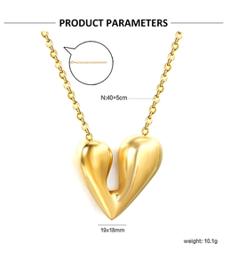 Vue détaillée du pendentif cœur 3D doré avec dimensions 19x18mm et chaîne réglable 40+5cm