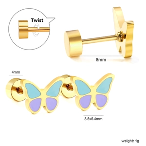Détails de la boucle d'oreille papillon dorée avec émail et fermoir à vis sécurisé