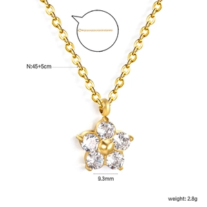Details der eleganten goldenen Blumenkette mit Zirkonia-Blüten und Größenangaben