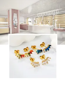 Détails de cinq paires de boucles d'oreilles marquises serties de pierres multicolores