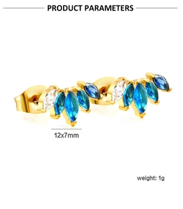 Détail de boucles d'oreilles dorées avec pierres marquises bleues, taille 12x7mm