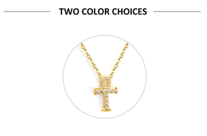 Macro-opname van gouden Ankh-kruis hanger ketting met witte pavé-kristallen