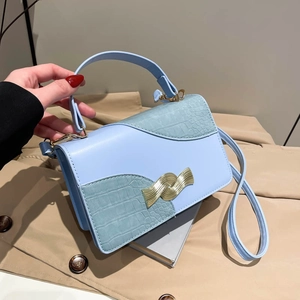 Women Crossbody Bag PU Leather Crocodile Pattern Stitching Golden Wave Buckle Trendy Small Square Handbag For Daily Fashion