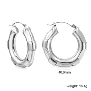 Macro detail of 40.6mm silver bamboo textured U-shape earrings with weight specifications