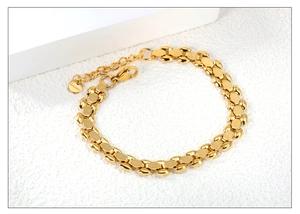 Detail der 18K vergoldeten Edelstahl Gliederkette mit Kaffeebohnen und Karabinerverschluss