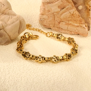 Unregelmäßiges Gliederkettenarmband aus 18K vergoldetem Edelstahl auf Natursteinen