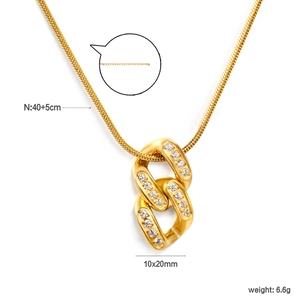 Gouden kruishanger afmetingen 10x20mm met details van de slangenketting en gewicht