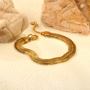 Polished 18K gold-plated stainless steel herringbone chain bracelet with lobster clasp