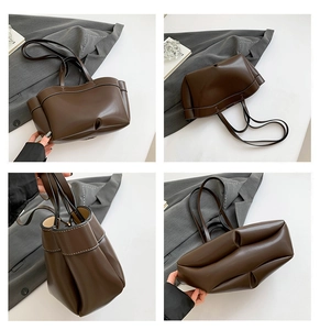 Viste dettagliate della borsa tote marrone con hardware a T e cuciture a contrasto raffinate