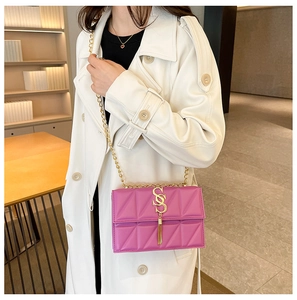 Detail of pink lavender quilted crossbody bag with gold SS hardware and tassel