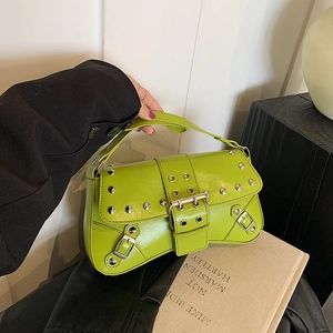 Sac Baguette Femme Cuir PU Y2K Punk Clouté Sac Sous L'aisselle À Épaule Avec Boucle Métallique Style Motard Rétro