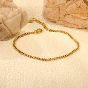 Minimalistisches Armband aus 18K vergoldetem Edelstahl mit Karabinerverschluss