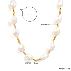 Elegante collar de perlas de agua dulce barrocas con cuentas doradas de acero inoxidable