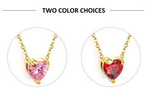 Dettaglio dei ciondoli a cuore in zircone rosa e rosso con catena dorata