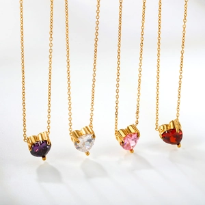 Eleganti collane d'oro con pendenti a cuore in zircone viola, bianco, rosa e rosso