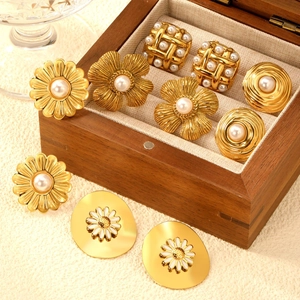 Vintage French Style Floral Geometric Artificial Pearl Earrings 18K Gold Plated Stainless Steel Studs Elegant Jewelry For Women