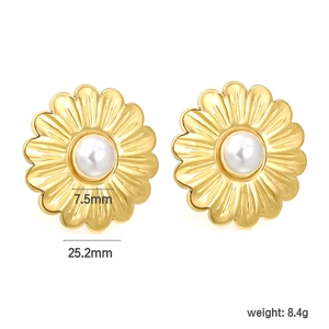 French vintage 18K gold-plated floral earrings with 7.5mm pearls for women