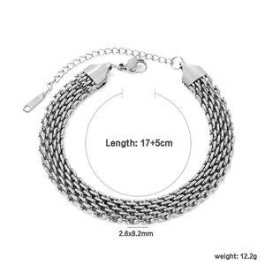 Vista macro dettagliata del bracciale a maglia in acciaio inossidabile con catena 17+5cm