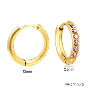 Créoles en acier inoxydable plaqué or 18K avec zircones mauves et détails de dimensions
