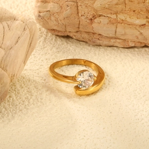 Bague enveloppante luxe en acier doré 18K ornée d'une pierre en zircon étincelante