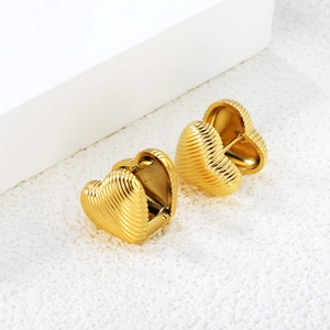 Ribbed heart-shaped hoop earrings in 18K gold plated stainless steel for women