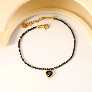 Elegante bracciale di perline nere con ciondolo a cuore e chiusura in acciaio inossidabile