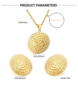 Detailed size specifications for gold shell necklace and earrings jewelry set