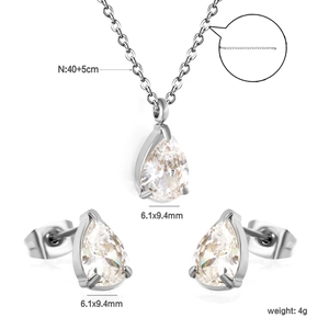 Detailansicht des Wassertropfen Schmucksets mit 40+5cm Kettenlänge und Maßen